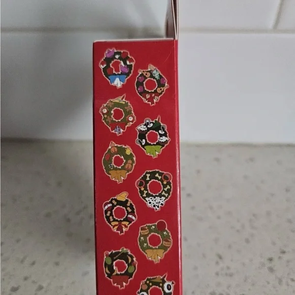 NIB 2023 Disney Parks Christmas Holiday Wreaths Mystery Box Set of 2 Pins Sealed - Picture 3 of 4